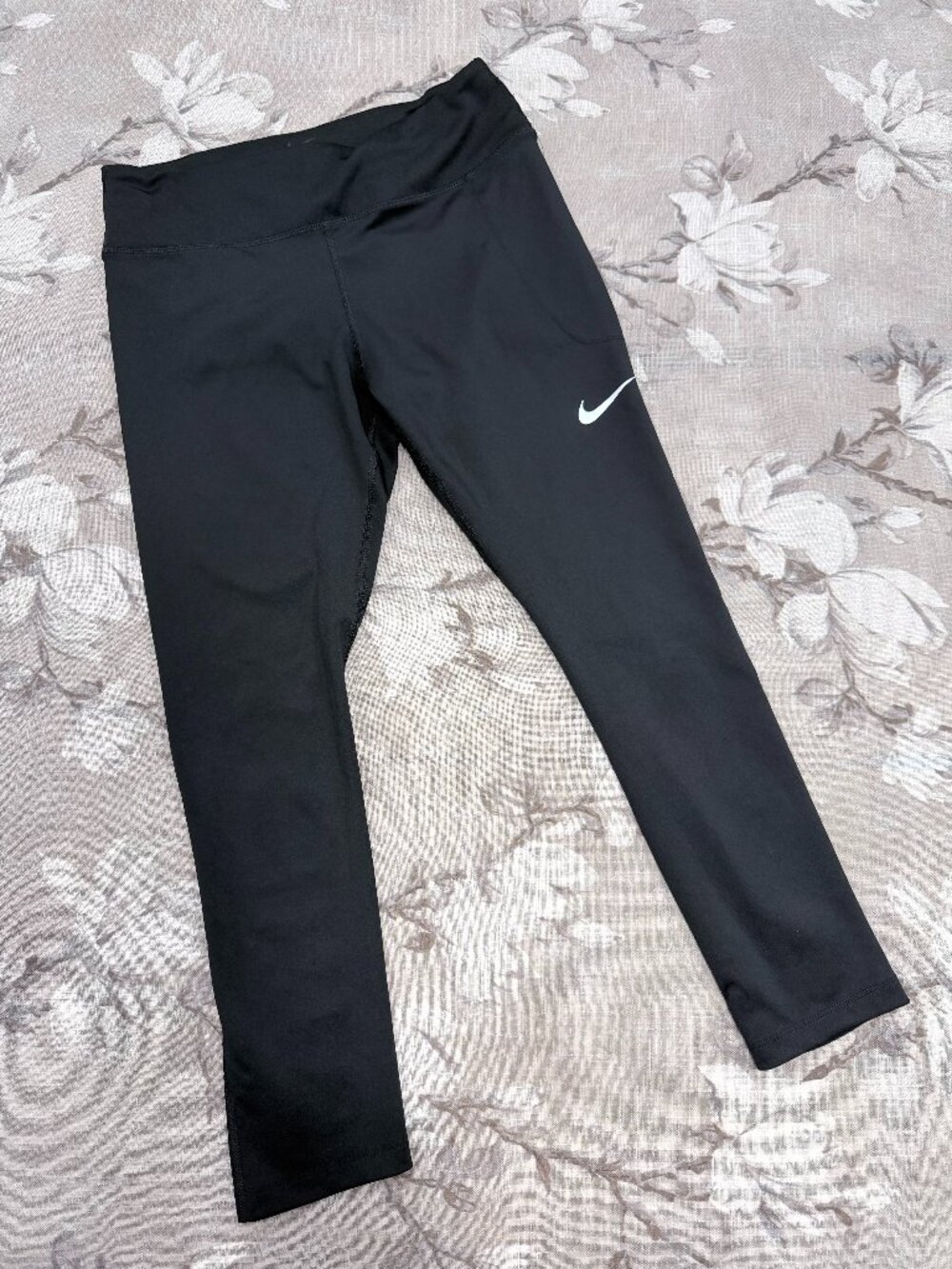 Nike Dri-FIT Black Cropped Leggings Women’s Medium Mesh Panels Side Pocket